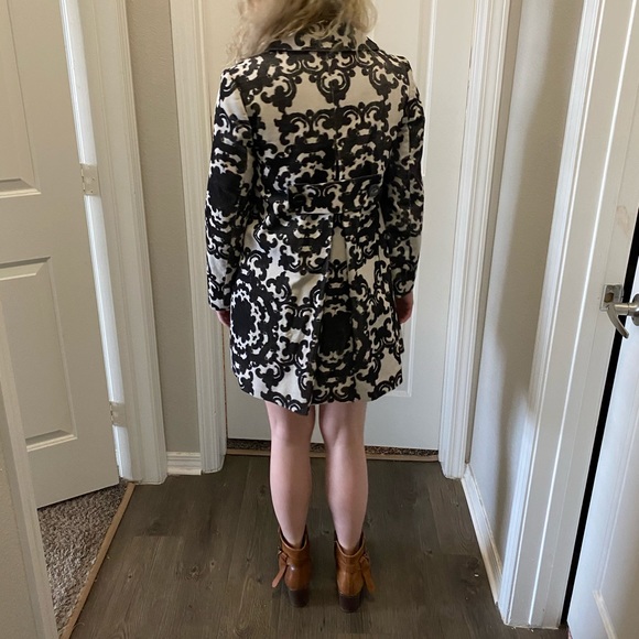 Coat - Picture 3 of 4